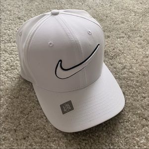 🆕 NWT! Nike Men’s Golf Hat